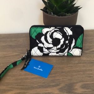 LAST1 Vera Bradley RFID Grab Go Wristlet Imperial